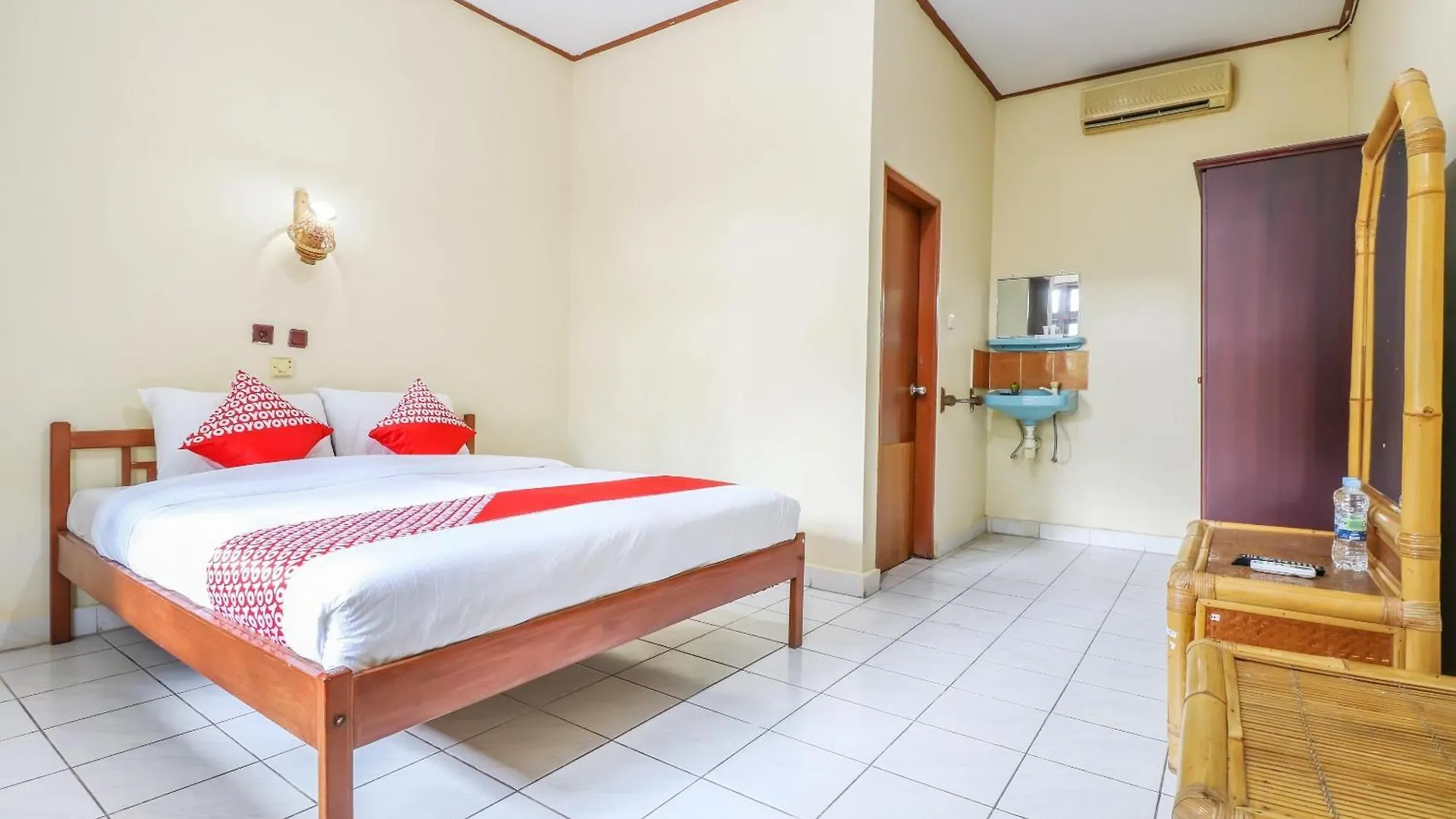 Super Oyo 1654 Maha Bharata Kuta Inn Legian