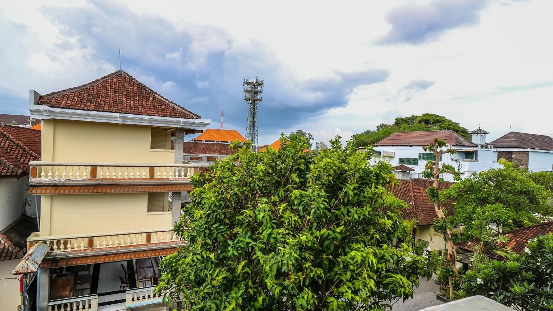 Super Oyo 1654 Maha Bharata Kuta Inn Legian Hotel